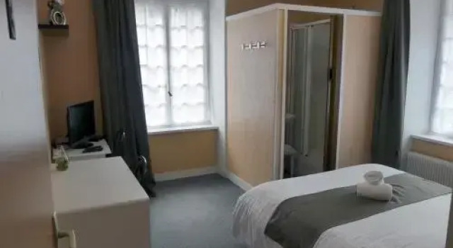 Hôtel Duguesclin, Book Hotel Hotels in Manche with Parking, Parking