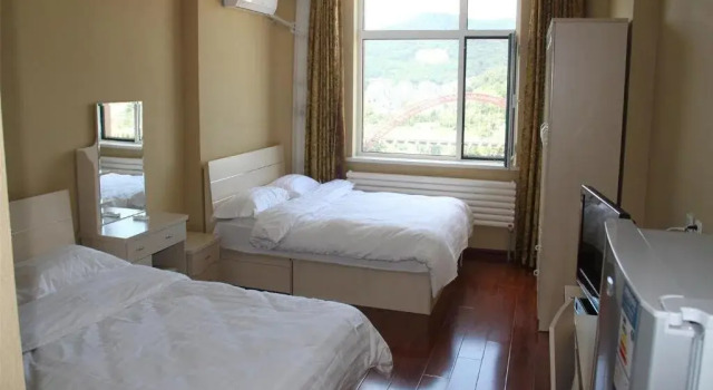 Yizheng Holiday Hotel, Boek Hotel Zhongshan 