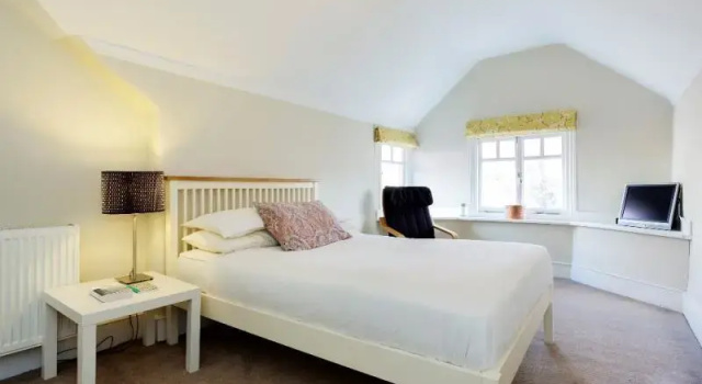 Veeve  3 Bed Family Home With Garden Thorney Hedge Road Chiswick, Забронировать Отель Чизвик Лондон, рядом с Ганнерсбери