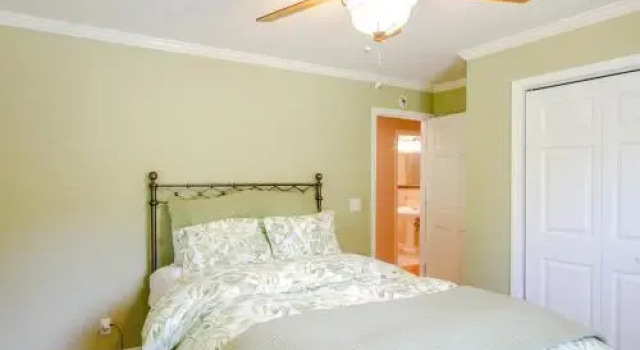 Charming Home on Battlemont Park by RedAwning, Prenota Hotel Nashville Tennessee