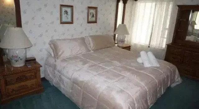 Retro 3 Bed 3 Bath Condo with Mountain View!, Varaa Huoneisto Mammoth Lakes Mammoth