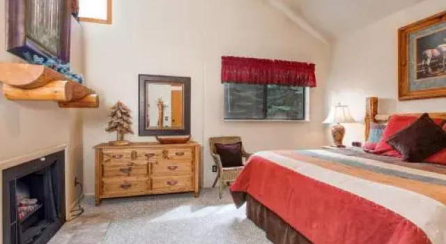 2144 West Apache Trail Townhouse Unit 24 by RedAwning, Забронировать Дом для отпуска Коттеджи Парк-Сити, рядом с Полет над каньонами, Коттедж