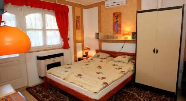 Castello Vendég és Apartmanház, Забронировать Отель Отели Хевеш с парковкой, Парковка