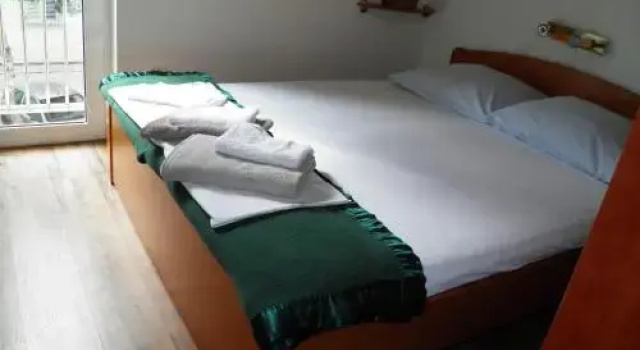 Apartment Smokvina P, Prenota Appartamento Hotel a Isole Quarnerine con parcheggio, Parcheggio