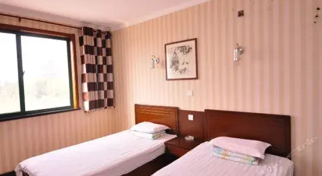 Dezhou Yucheng Runjia Inn, Rezerwuj Hotel Hotele w Yucheng z parkingiem, Parking