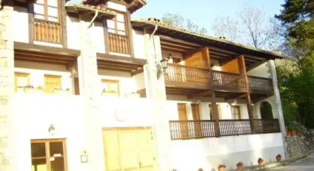 Viviendas Rurales Traldega, Забронировать Отель Отели Liébana с парковкой, Парковка