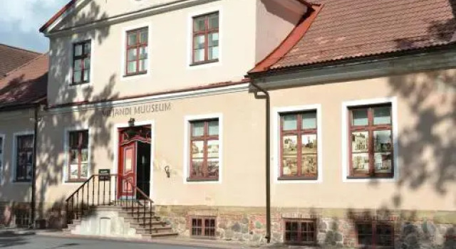 Lossikambri külaliskorter, Book Hotel Hoteller i Viljandimaa med parkering, Parkering