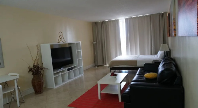 Collins Avenue Apartment, Varaa Huoneisto Hotellit Miami Beach uima-altaalla, Uima-allas