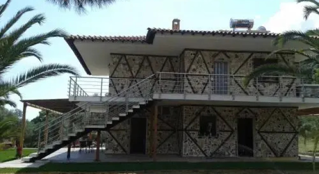 Simon Prince Prive, Book Hotel Vourvourou 