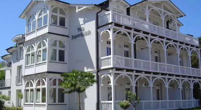 Апартаменты strandnahe FeWo mit Terrasse, Villa Jugendglück, Binz