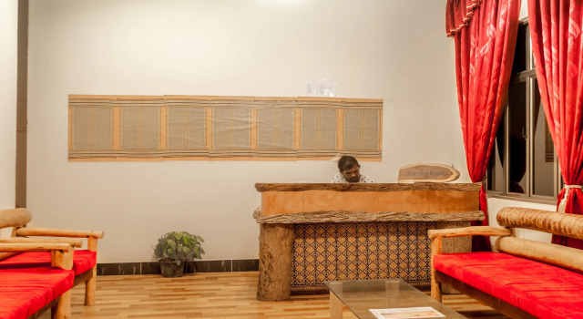 Sunshine Lodge, Забронировать Отель Отели Гурайдо с парковкой, рядом с Пляж Kandooma Beach, Парковка