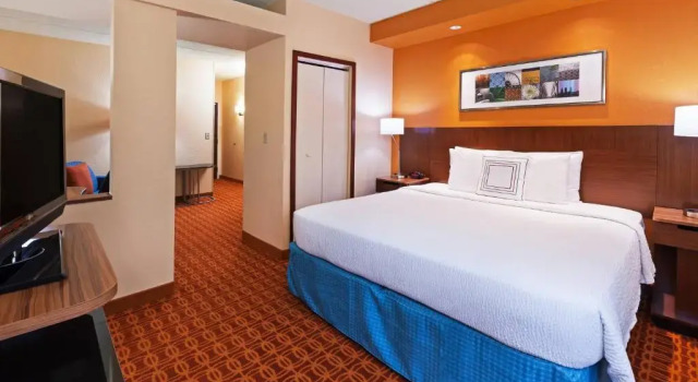 Люкс Fairfield Inn and Suites by Marriott Austin Northwest/The Domain Area