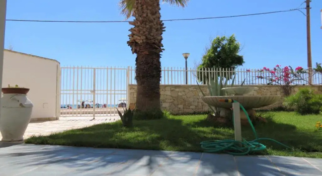 Коттедж Salentoguests villetta sulla spiaggia
