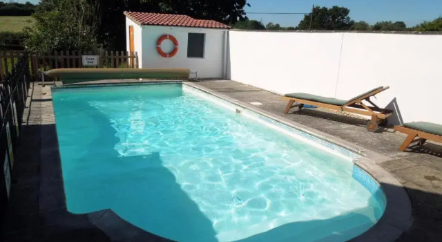 Коттедж с 2 комнатами Beautiful 2 bedroom guest house with private pool in Lacock, Wiltshire