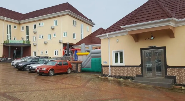 Kevotel Hotel and Suites, Rezervovat Hotel Onitsha 