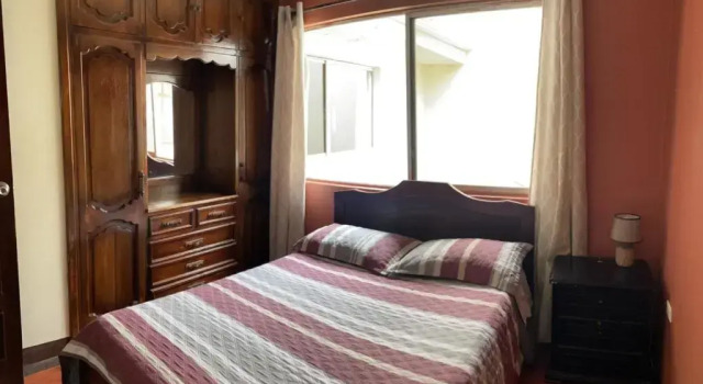 Alojamientos Hostal Rest House, Buchen Sie Hotel Cuenca Sierra, in der Nähe von Turi Church