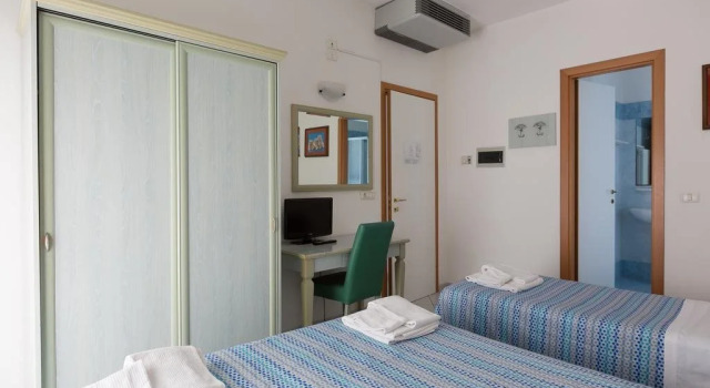 Hotel Ginevra e Residence, Забронировать Отель Каттолика Побережье Римини, рядом с Аквариум Le Navi