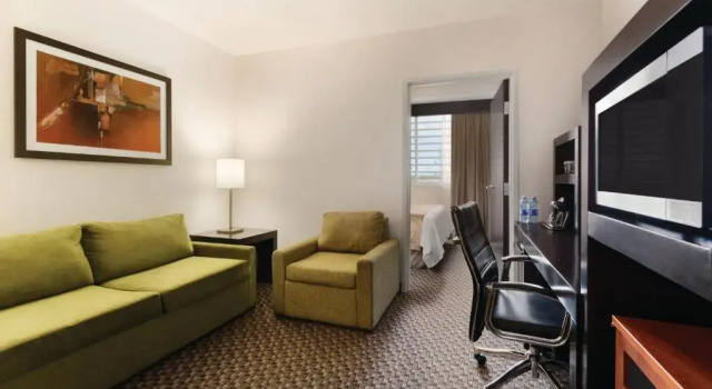 Полулюкс DoubleTree by Hilton Queretaro