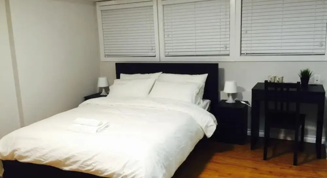 Edmond Home, Забронировать Отель Отели Бернаби с парковкой, Парковка