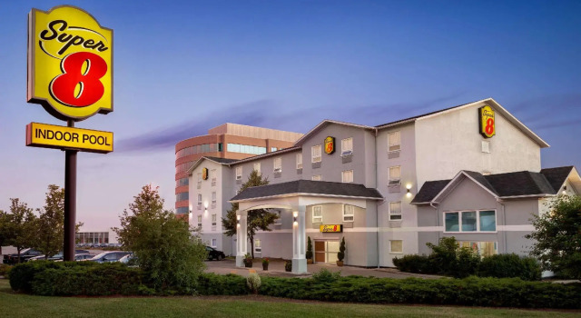 Четырёхместный номер Standard Super 8 by Wyndham Ajax/Toronto On