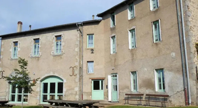 Gîte familial tout confort avec jardin et loisirs à proximité, idéal pour 12-14 pers. - FR-1-489-340, Prenota Hotel Hotel a Alvernia con parcheggio, Parcheggio