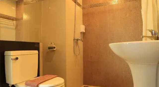 Кровать в общем номере (мужской номер) Welnez World Residence Pattaya