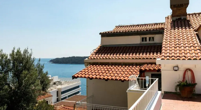 Апартаменты с 3 комнатами с балконом и с видом на море Apartment Med