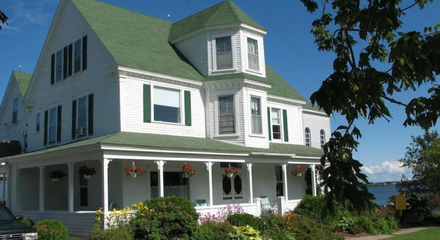 Le Vieux Presbytere Bouctouche, Book Hotel Hoteller i Bouctouche med parkering, Parkering