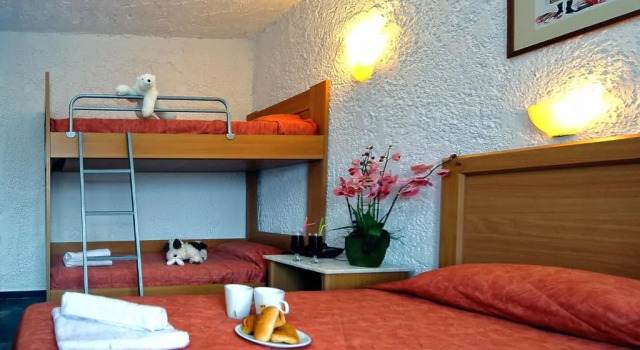 Трёхместный номер Standard с балконом Karteros Hotel