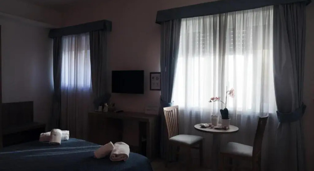 Трёхместный номер Deluxe Fleming Suites by Hili