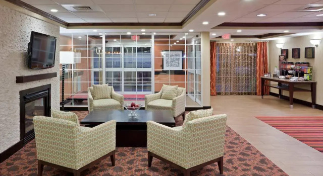 Четырёхместный люкс Hampton Inn Sturbridge