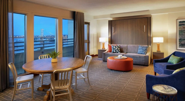 Двухместная Studio High Floor View Hilton Philadelphia at Penns Landing
