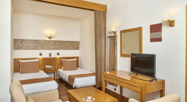 Семейные апартаменты c 1 комнатой с балконом Oceanus Aparthotel