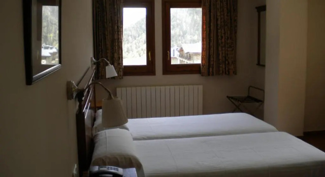 Трёхместный номер Standard Hotel Xalet Verdú