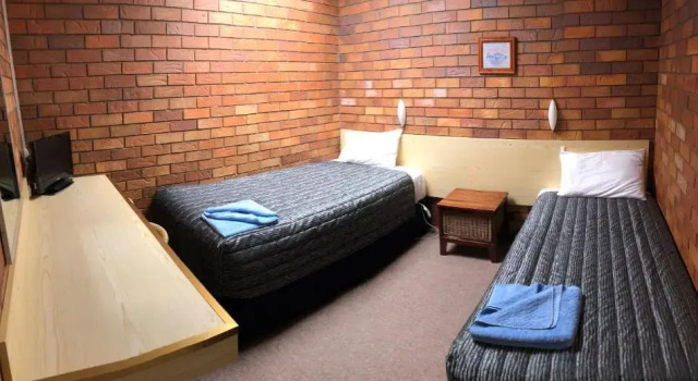 Апартаменты Peter Allen Motor Inn