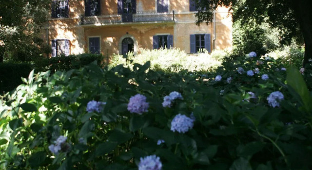 Relais Villa Lina, Book Villa Villaer i Lake Vico, Villa