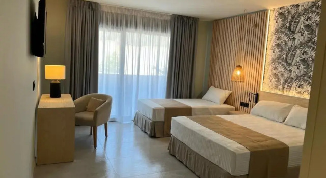 Трёхместный номер Standard Hotel Noy