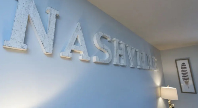Nashville Chic | 10min from downtown!