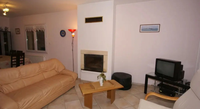 Modern Holiday Home in Belves with Swimming Pool, Rezervasyon Otel Belvès 