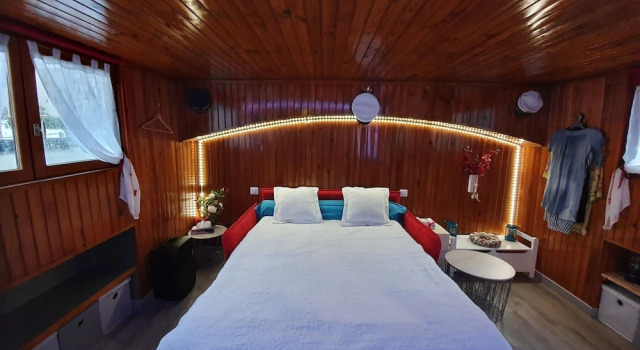 Comfortable House Boat in Homps with Roof Terrace, Réserver Hôtel Homps Canal du Midi