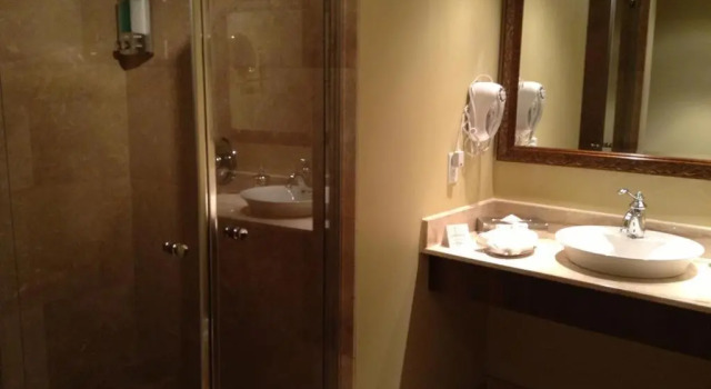 Четырёхместный номер Standard Hotel Brossard, an Ascend Collection Hotel