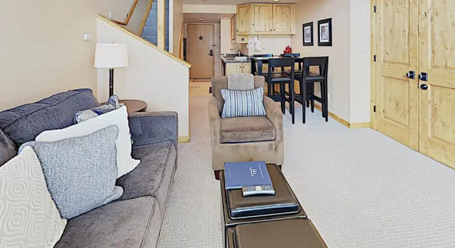 Timberline Condominium Studio Loft Deluxe Unit 315, Забронировать Дом для отпуска Сноумасс-Виллидж Горнолыжный курорт Аспен-Сноумас, рядом с Sheer Bliss