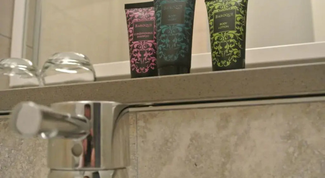 Трёхместный номер Standard Causeway Hotel