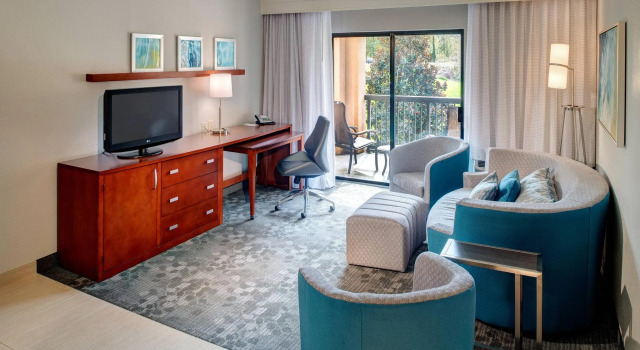 Двухместный люкс c 1 комнатой Courtyard by Marriott Columbia Northeast/Fort Jackson Area