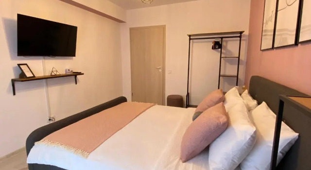 Wanderlust Home Pink, Rasnov Apt for 4, Wifi and Free Parking, Забронировать Апартаменты/квартира Апартаменты Рышнов, рядом с Парк развлечений Dino Parc, Апартаменты/квартира