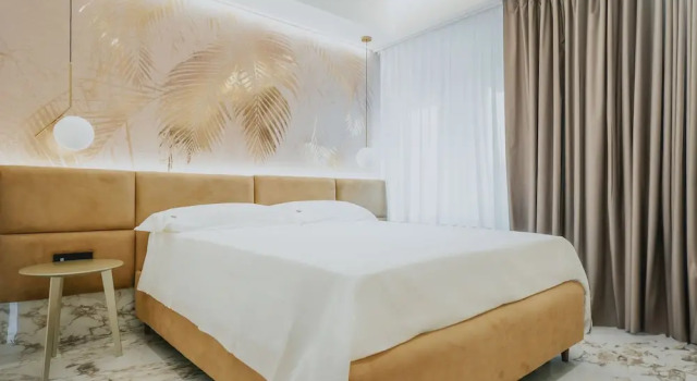 Полулюкс POETICA BOUTIQUE SKY HOTEL