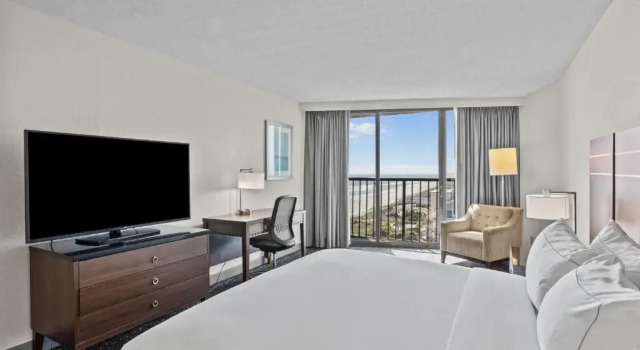 Номер Standard с видом на океан DoubleTree by Hilton Atlantic Beach Oceanfront