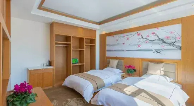 Люкс Deluxe Linglong Yage Holiday Hotel (Lijiang Sanyi International Airport)