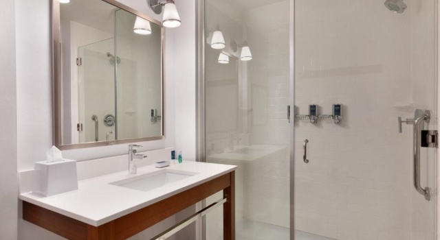 Четырёхместный номер Standard с видом на город Four Points by Sheraton Fargo Medical Center