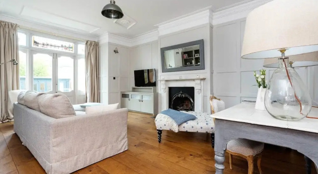 Chic Interiors near Streatham Common, Забронировать Отель Отели Англии 4 звезды, 4*